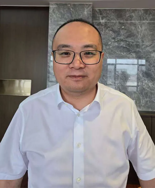 Dezhi Yang